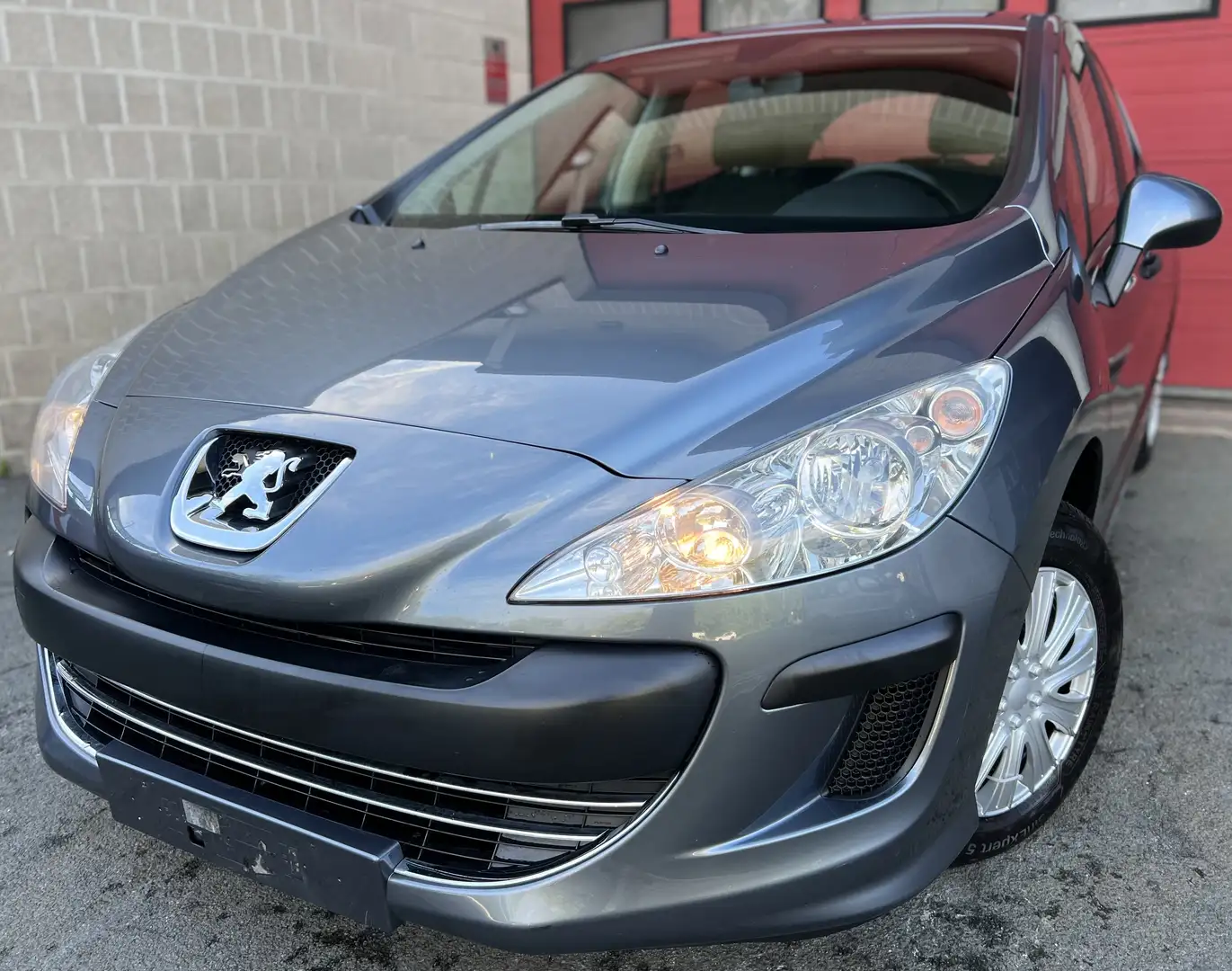 Peugeot 308 1.4i Confort Pack Grey - 1