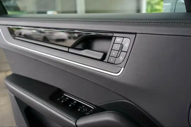 Porsche Cayenne E-Hybrid*MASSAGE*NACHTSICHT*INNO*SITZKLIMA Ansicht 20