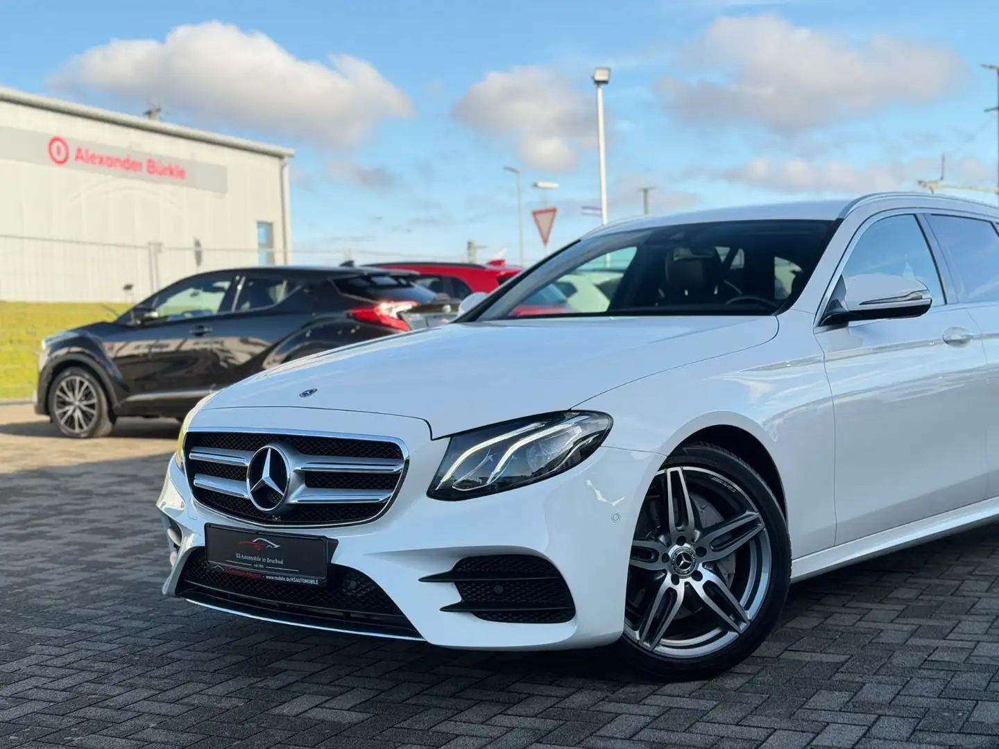 Mercedes-Benz E 200 T AMG-Line *Alcantara*Widescreen*Kamera* Blanc - 2