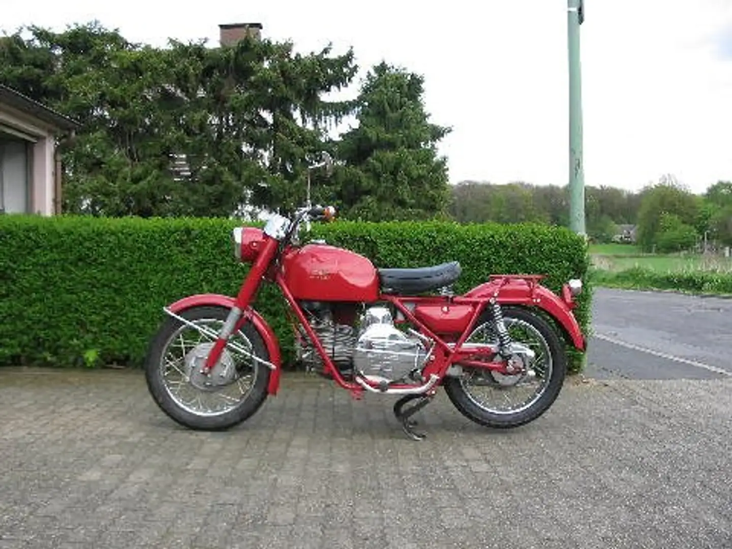 Moto Guzzi Nuovo Falcone Kırmızı - 2