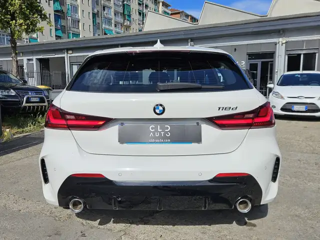 BMW 1 Series view 4