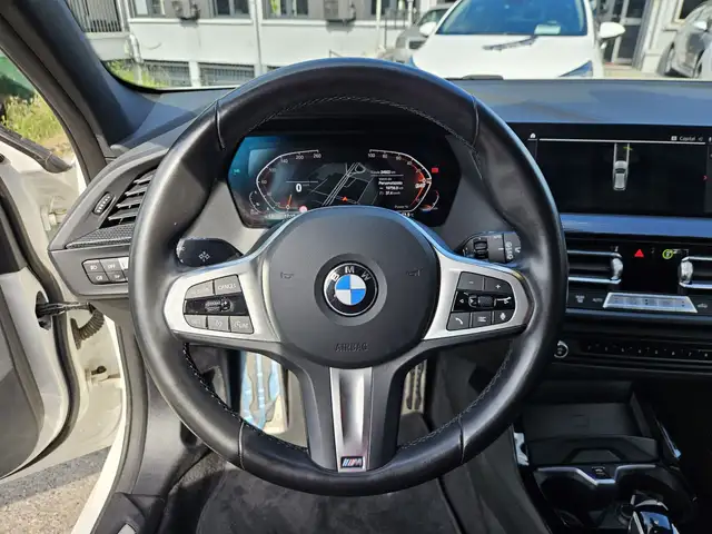 BMW 1 Series view 13