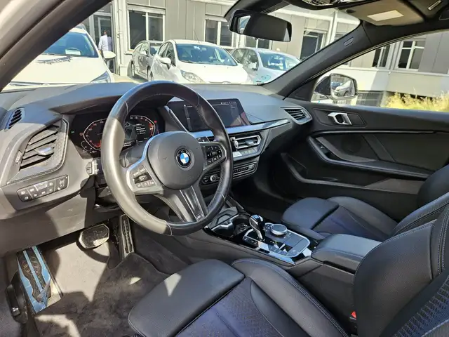 BMW 1 Series view 6