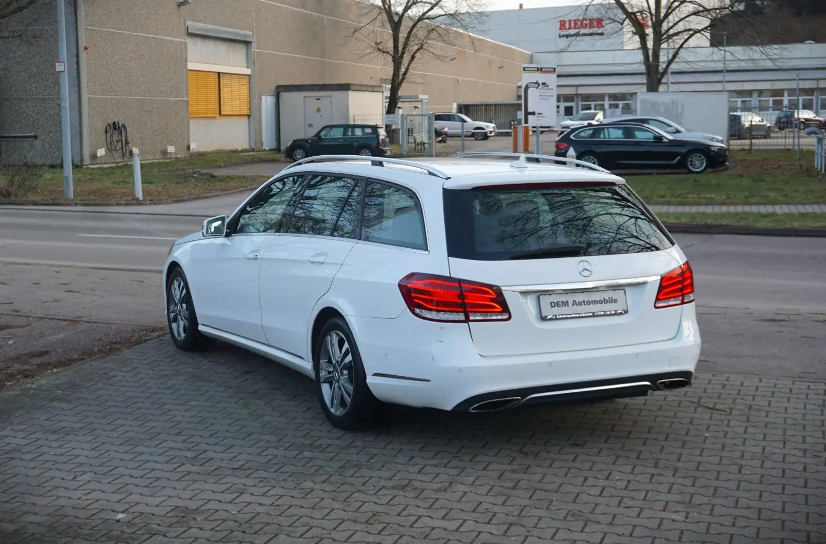 Mercedes-Benz E 220 CDI BlueEfficiency / Avantgarde/ Pano /LED Weiß - 2