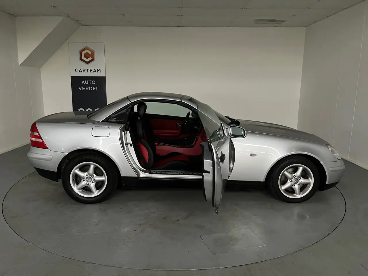 Mercedes-Benz SLK 200 Zeer netjes, dak werkt niet !!! Voor de doe het ze, foto 9