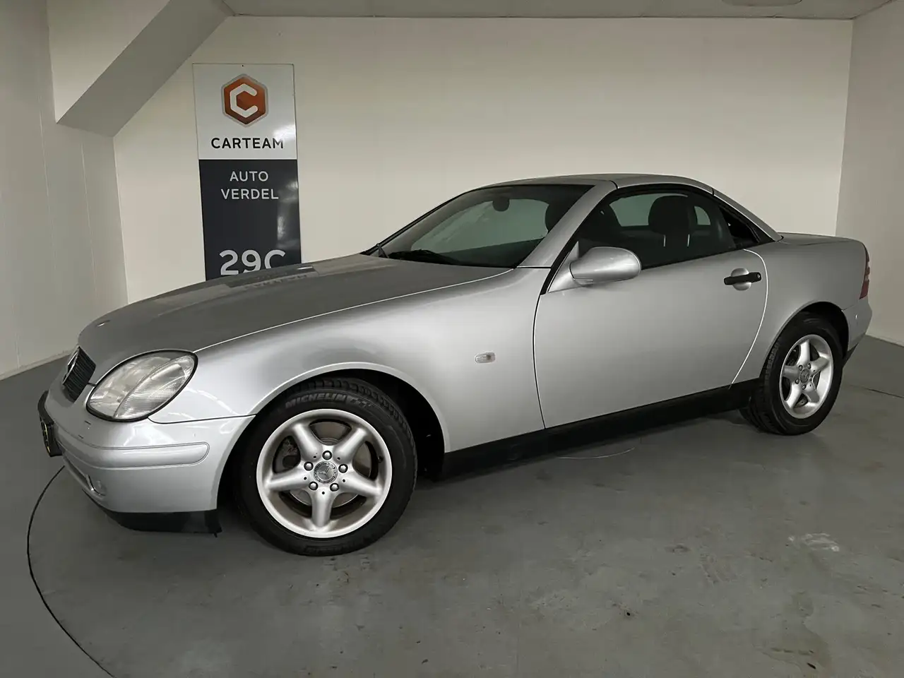 Mercedes-Benz SLK 200 Zeer netjes, dak werkt niet !!! Voor de doe het ze, foto 4