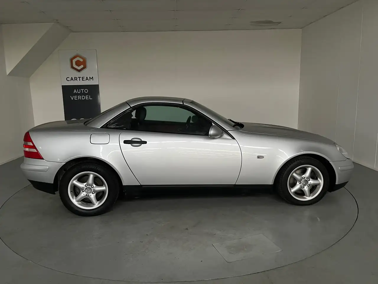 Mercedes-Benz SLK 200 Zeer netjes, dak werkt niet !!! Voor de doe het ze, foto 8