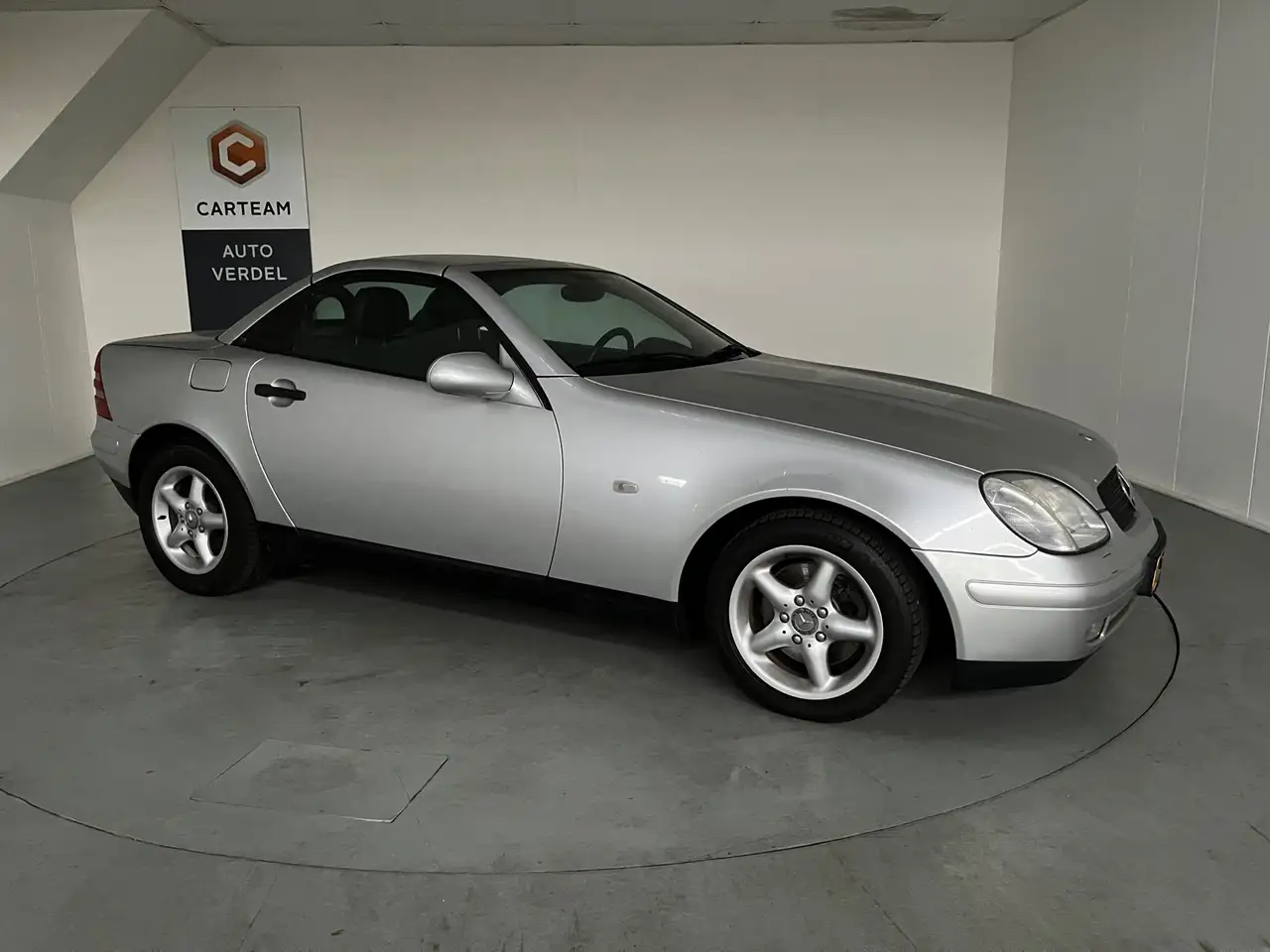 Mercedes-Benz SLK 200 Zeer netjes, dak werkt niet !!! Voor de doe het ze, foto 10