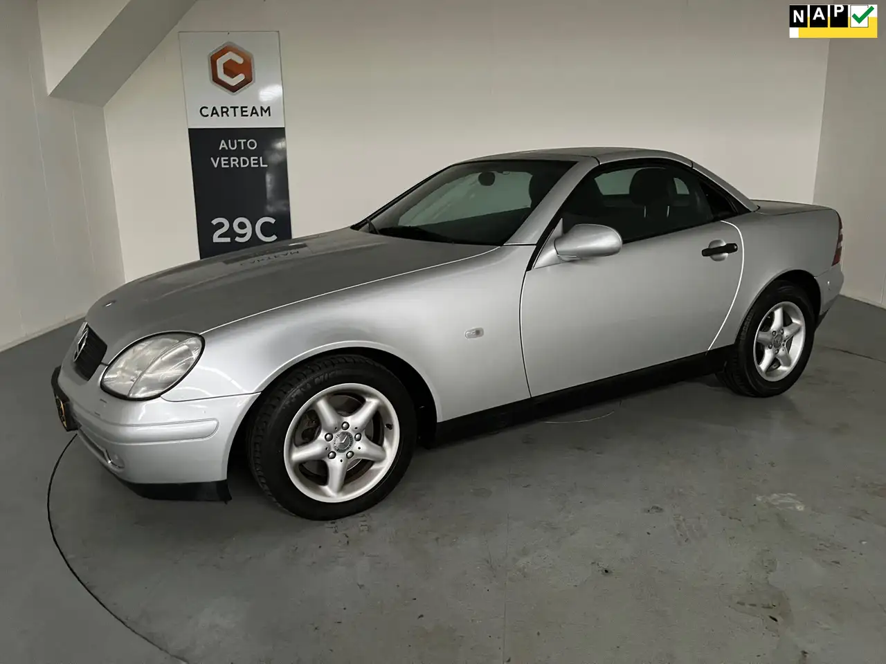Mercedes-Benz SLK 200 Zeer netjes, dak werkt niet !!! Voor de doe het ze, foto 1