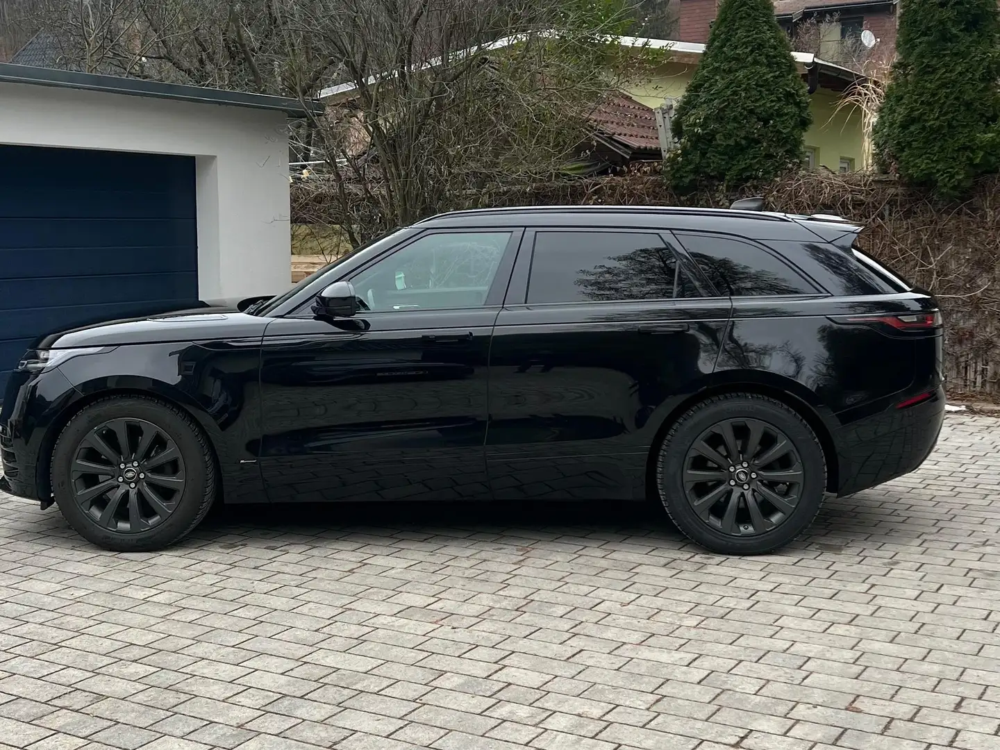 Land Rover Range Rover Velar Range Rover Velar D300 Allrad R-Dynamic Aut. Schwarz - 2