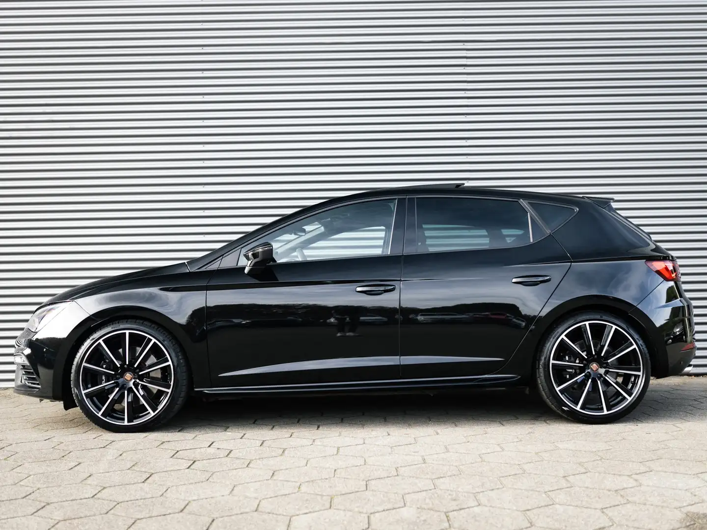 SEAT Leon 2.0 TSI CUPRA PANO BEATS CAMERA KEYLESS VIRTUAL Noir - 2