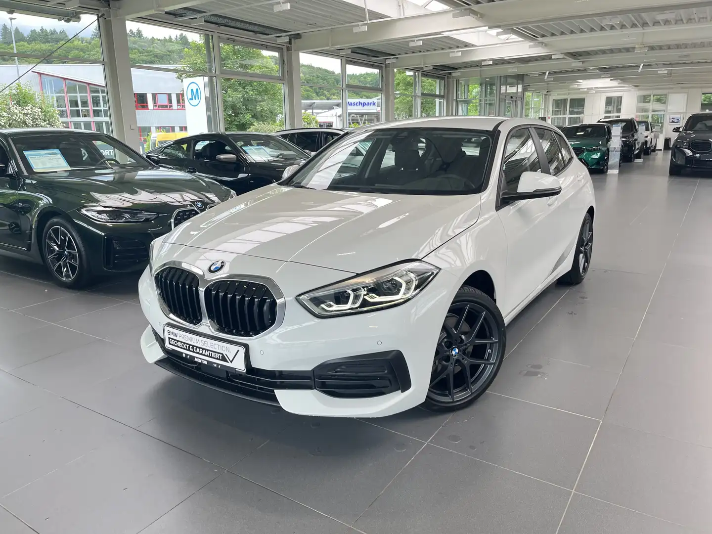 BMW 118 i Advantage 18" M-Perf. Alu/LiveCockp. Prof./LED/S Weiß - 2