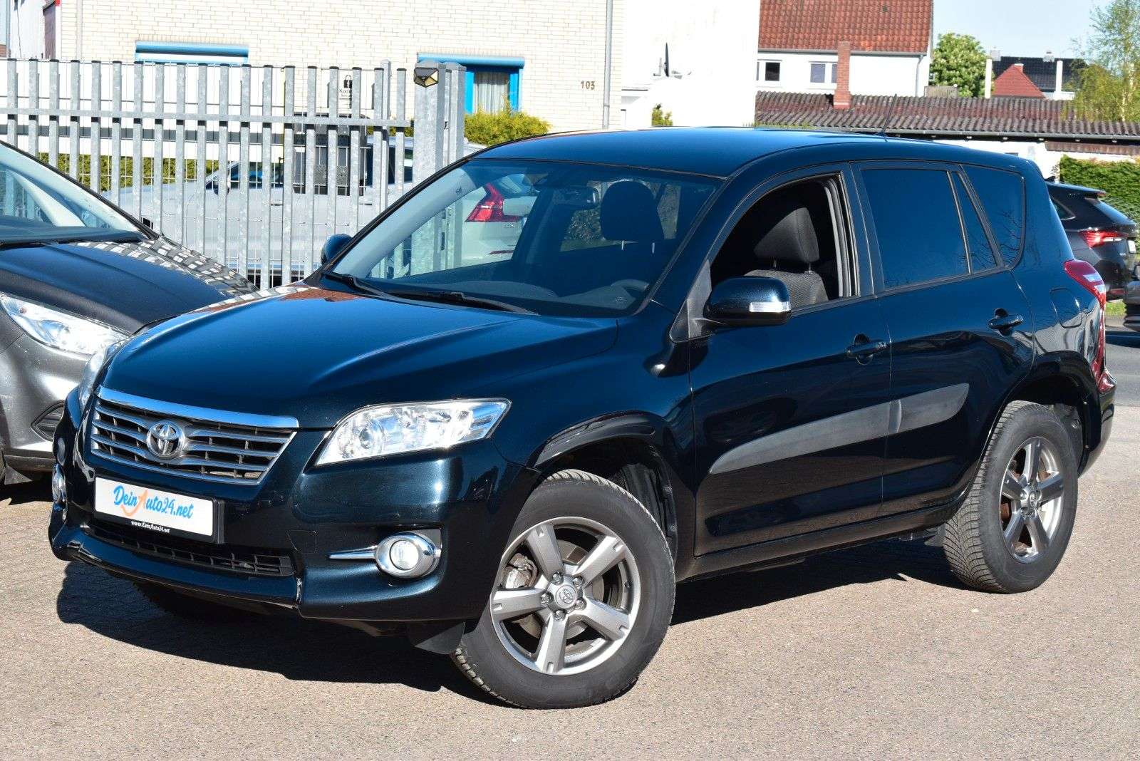 Second hand Toyota Rav4 2.0
