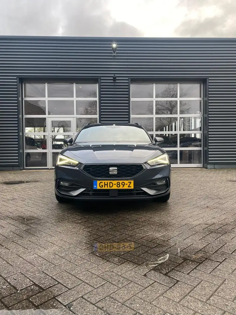 SEAT Leon Sportstourer 1.5 TSI FR Business Intense 150 PK | Grijs - 2