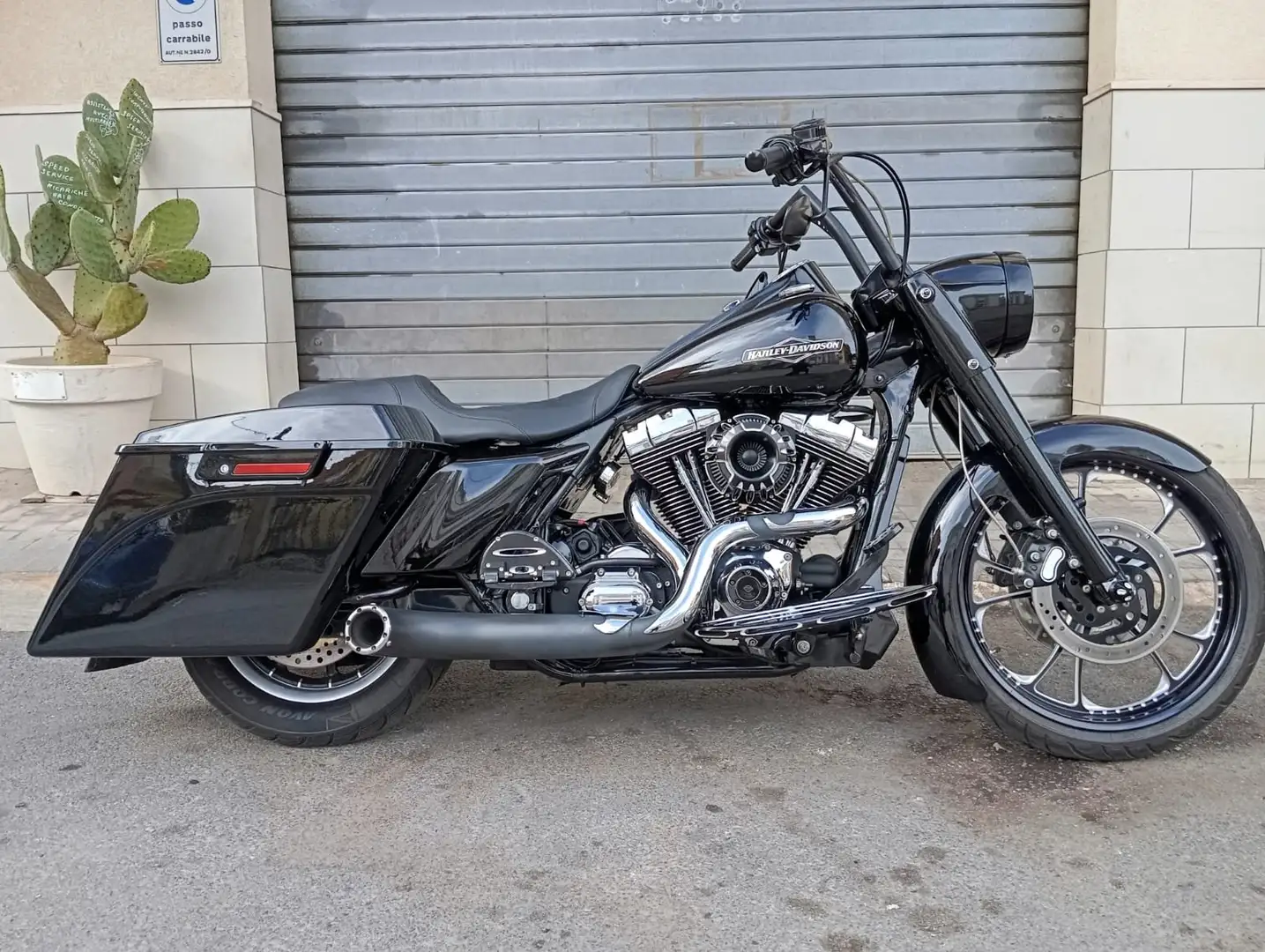 Harley-Davidson Road King FLHRCI Negro - 1