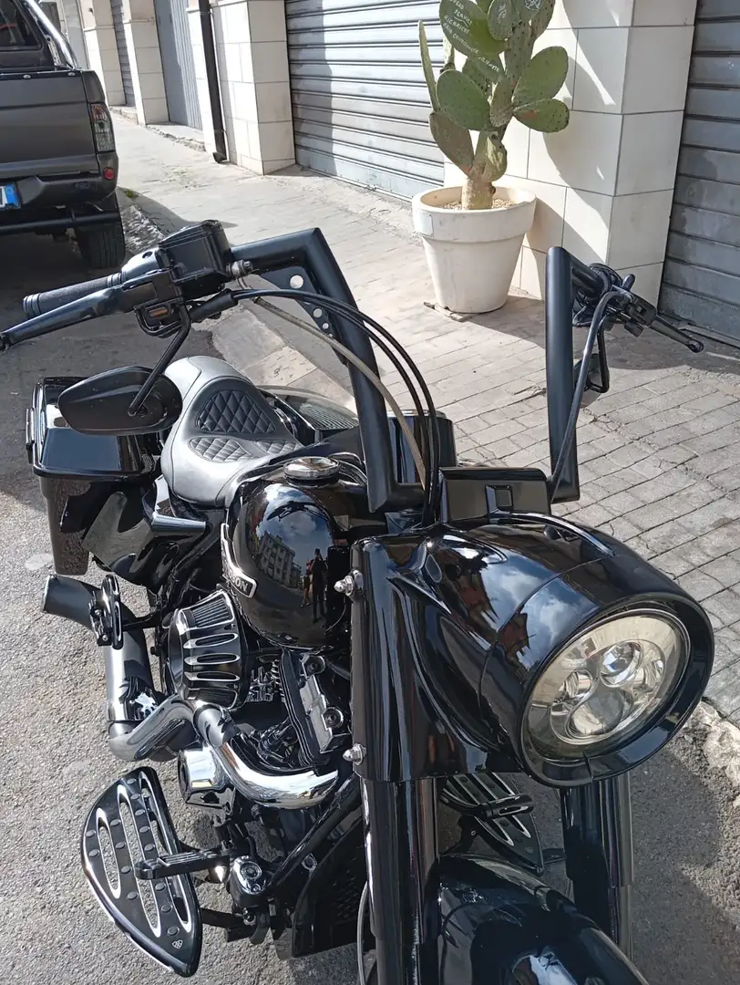 Harley-Davidson Road King FLHRCI Negro - 2