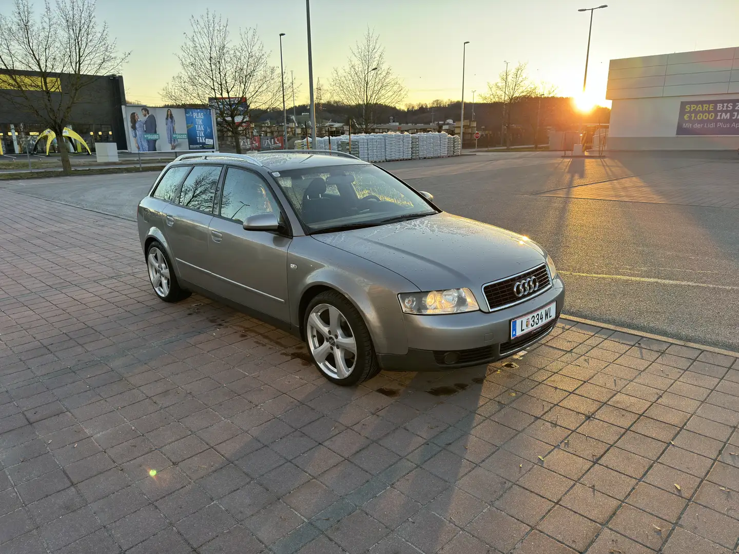 Audi A4 Avant 1,9 TDI Grau - 2
