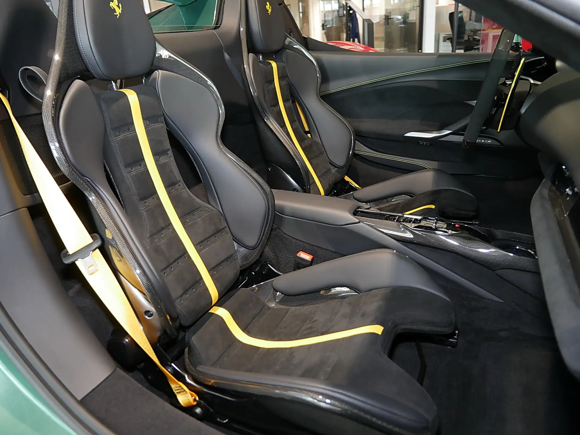 페라리 296 GTS 2025 초록 사진 5