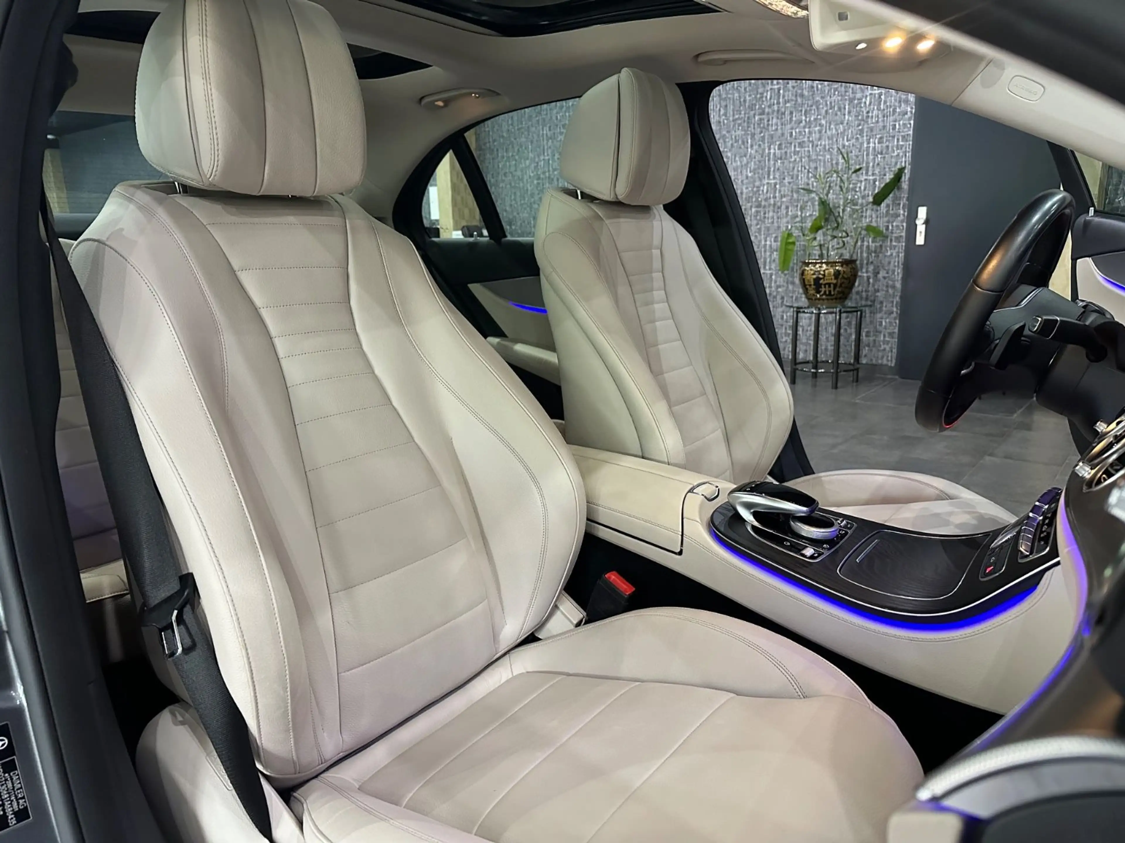 Mercedes-Benz E 450 E450 4Matic AMG Line/PANORAMA /HEAD-UP /MEMORY/ — photo 9
