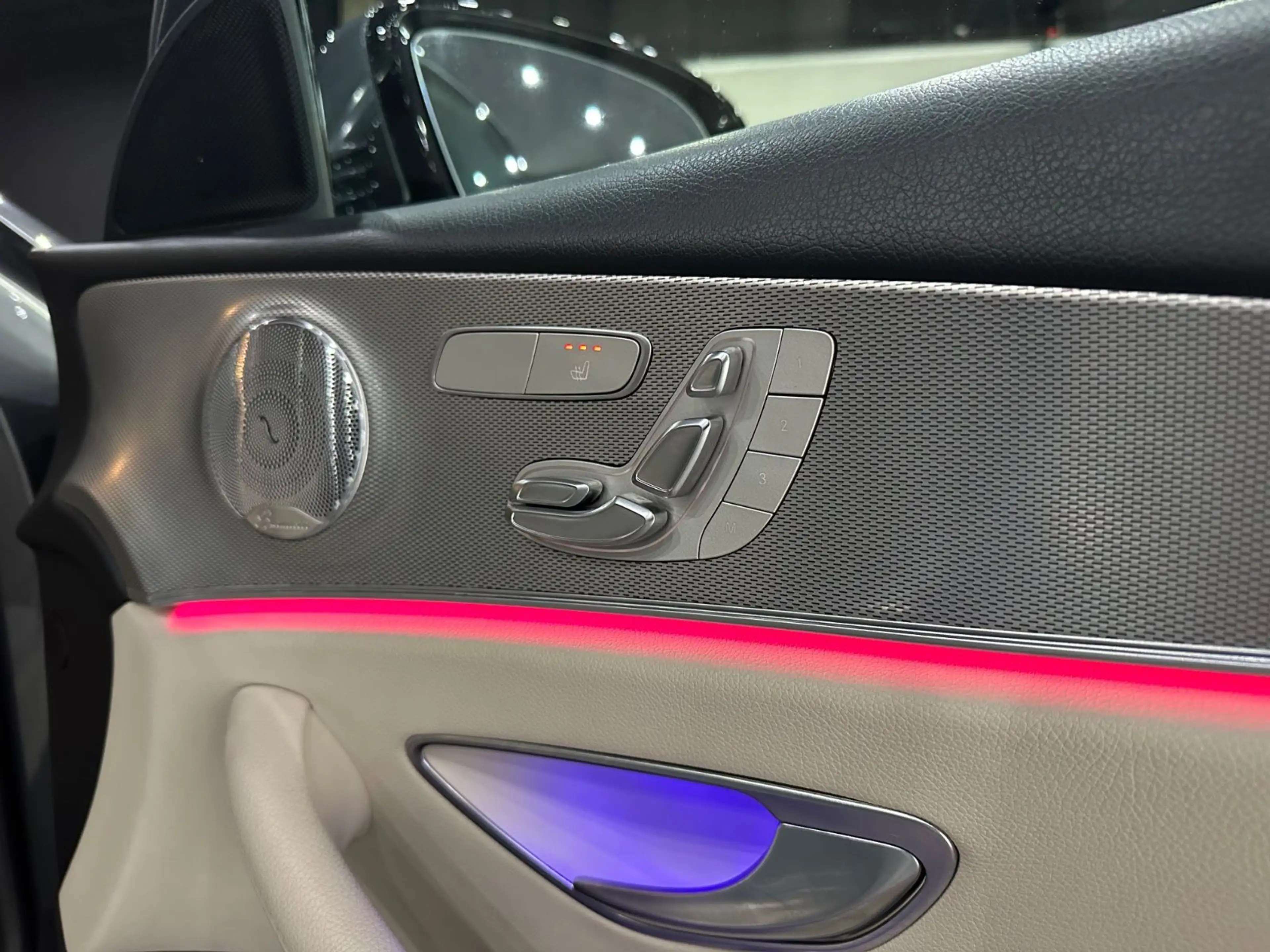 Mercedes-Benz E 450 E450 4Matic AMG Line/PANORAMA /HEAD-UP /MEMORY/ — photo 11