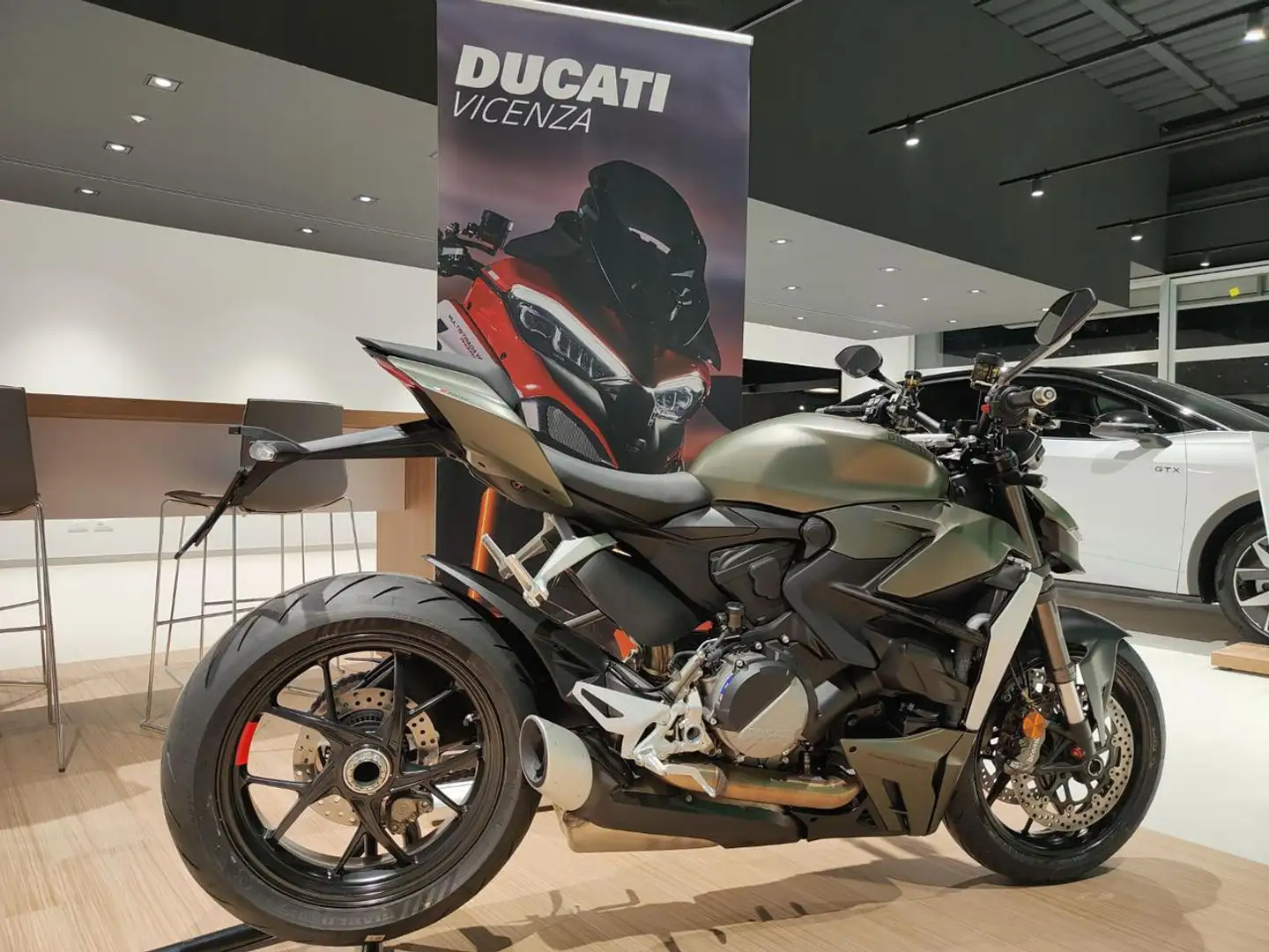 Ducati Streetfighter V2 STORM GREEN 2024 Verde - 2