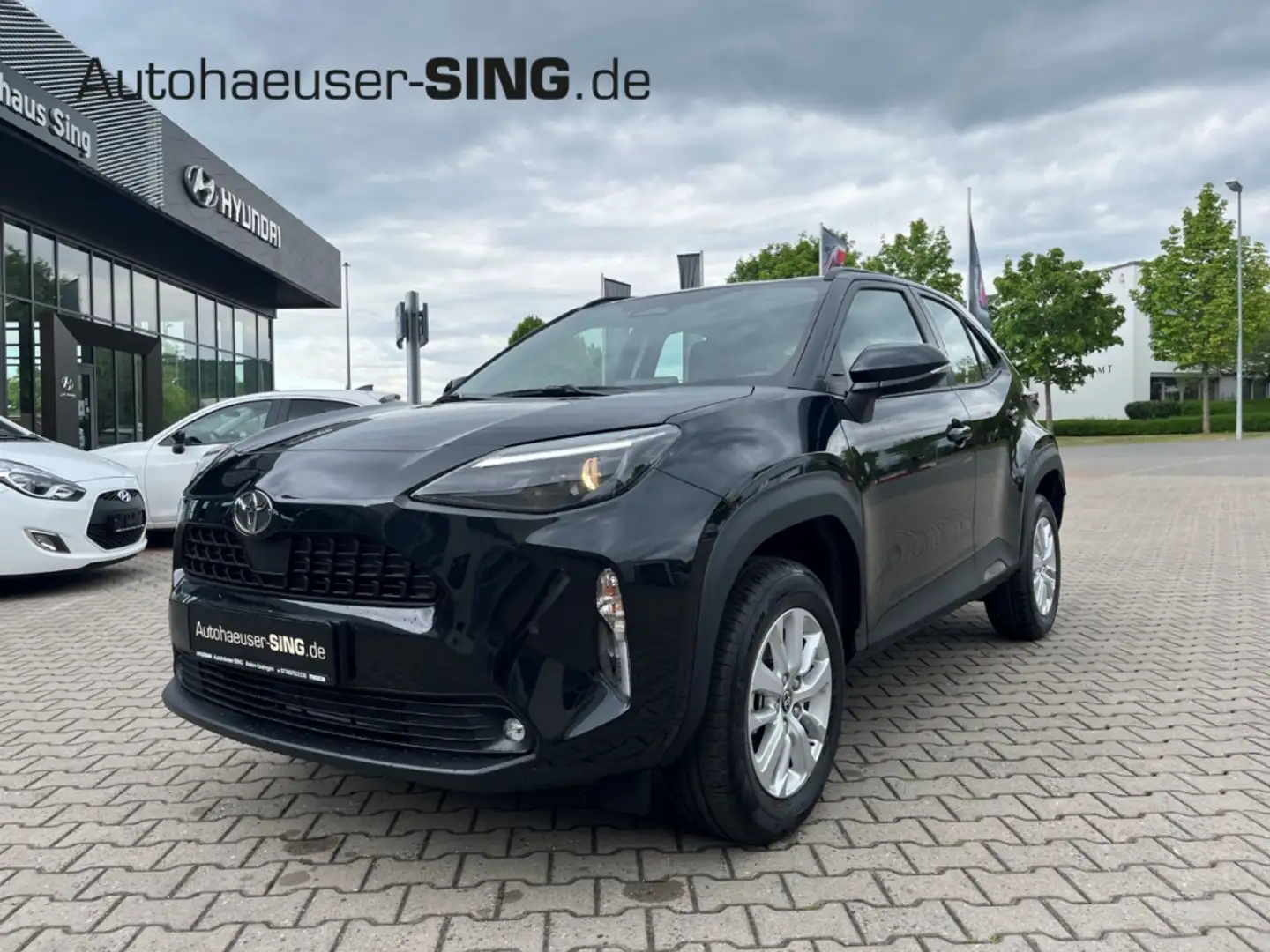 Toyota Yaris Cross HEV 116 CVT Klima Tempo Alu AC/AA Schwarz - 1