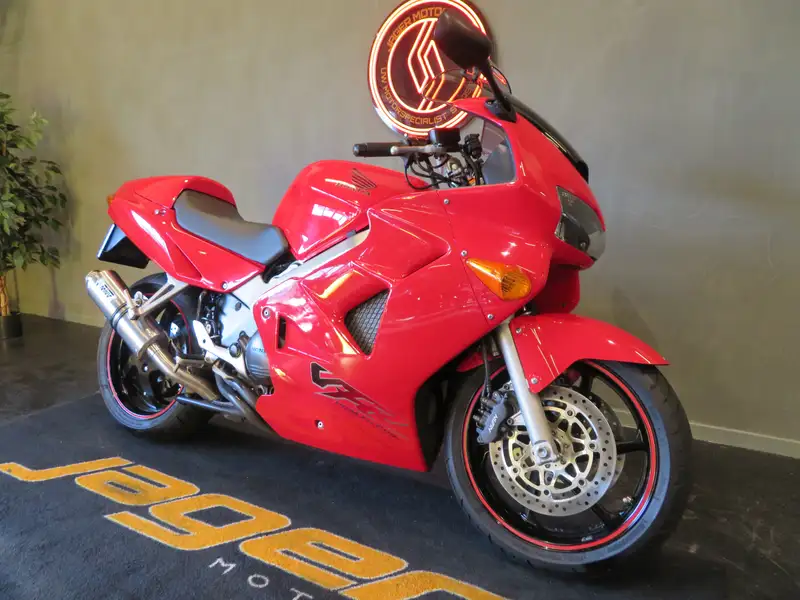 Honda VFR 800 - foto 2