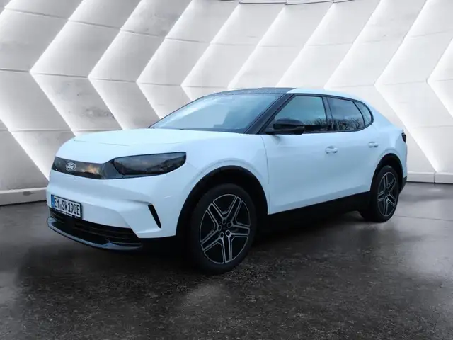 Ford Capri RWD Premium