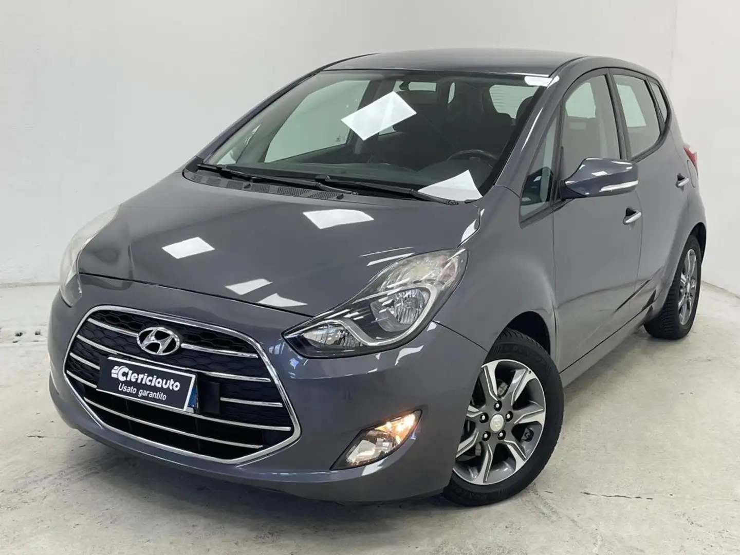 Hyundai iX20 1.4 90 CV XPossible Gris - 1