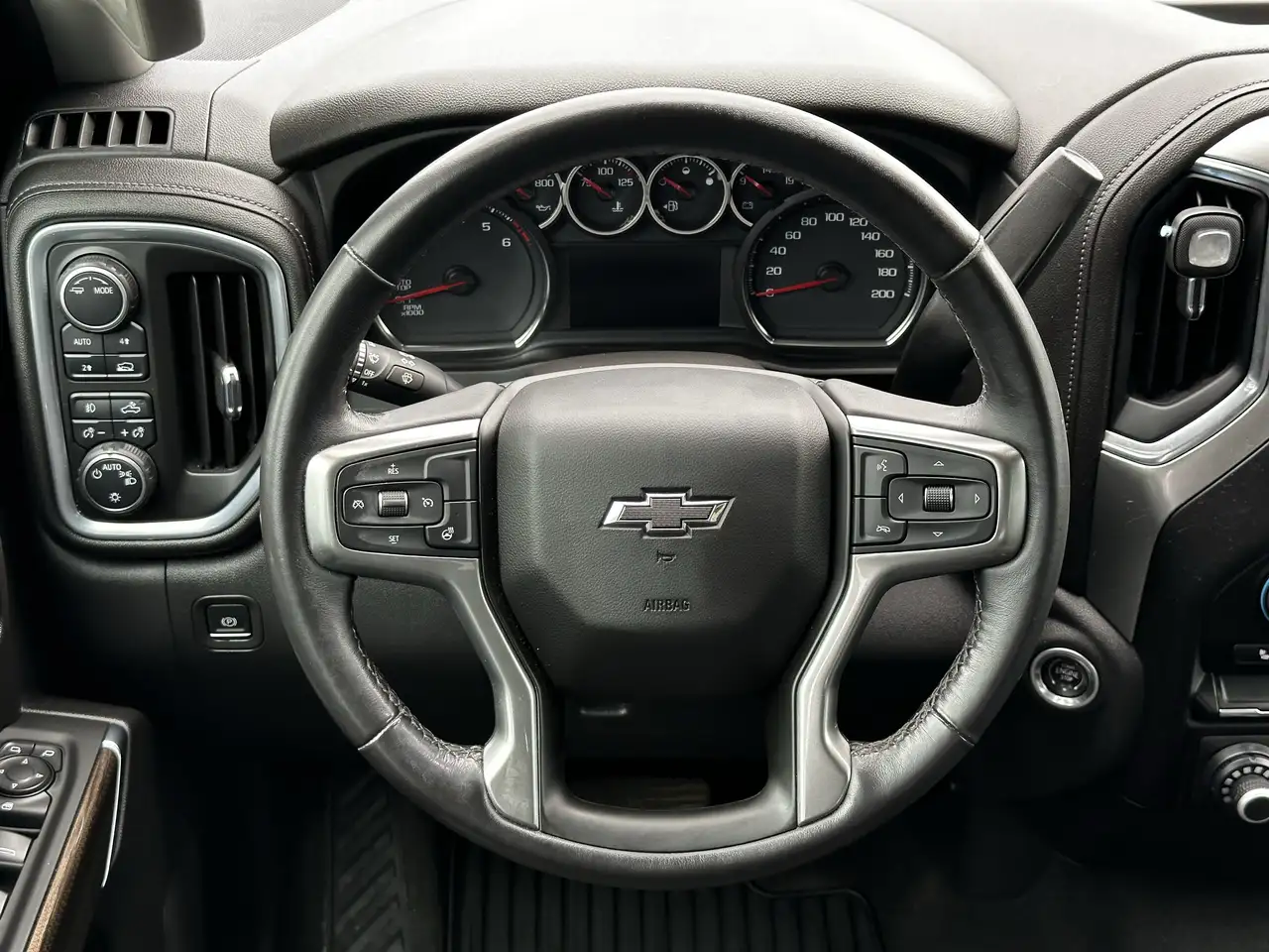 Chevrolet Silverado 1500 снимка Chevrolet Silverado 1500