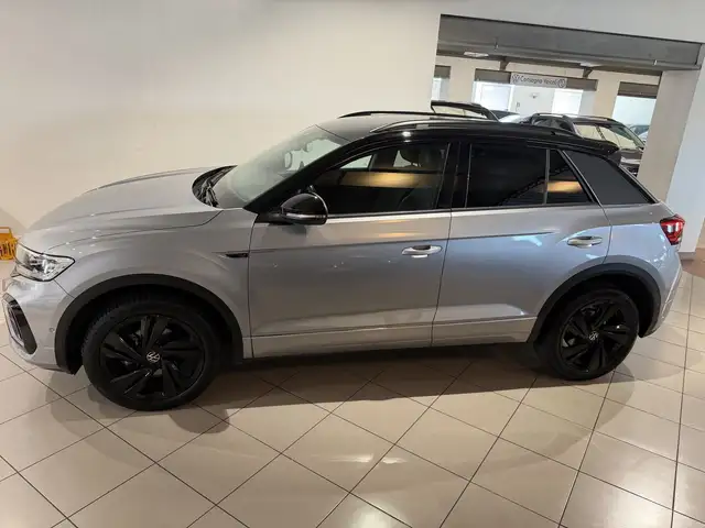 Volkswagen T-Roc view 2