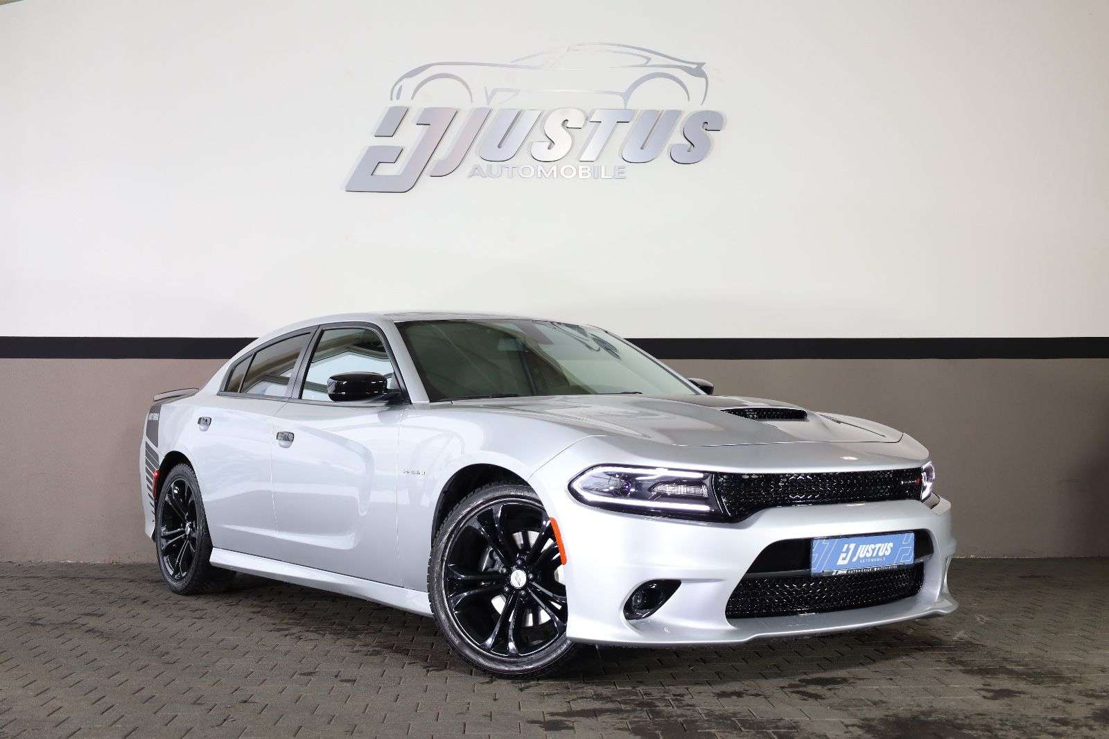 Second hand Dodge Charger 5.7