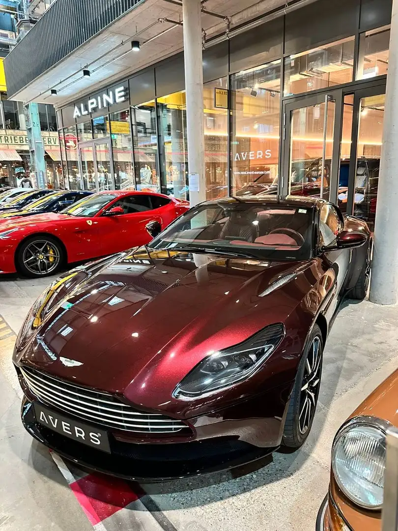 Aston Martin DB11 Rot - 1