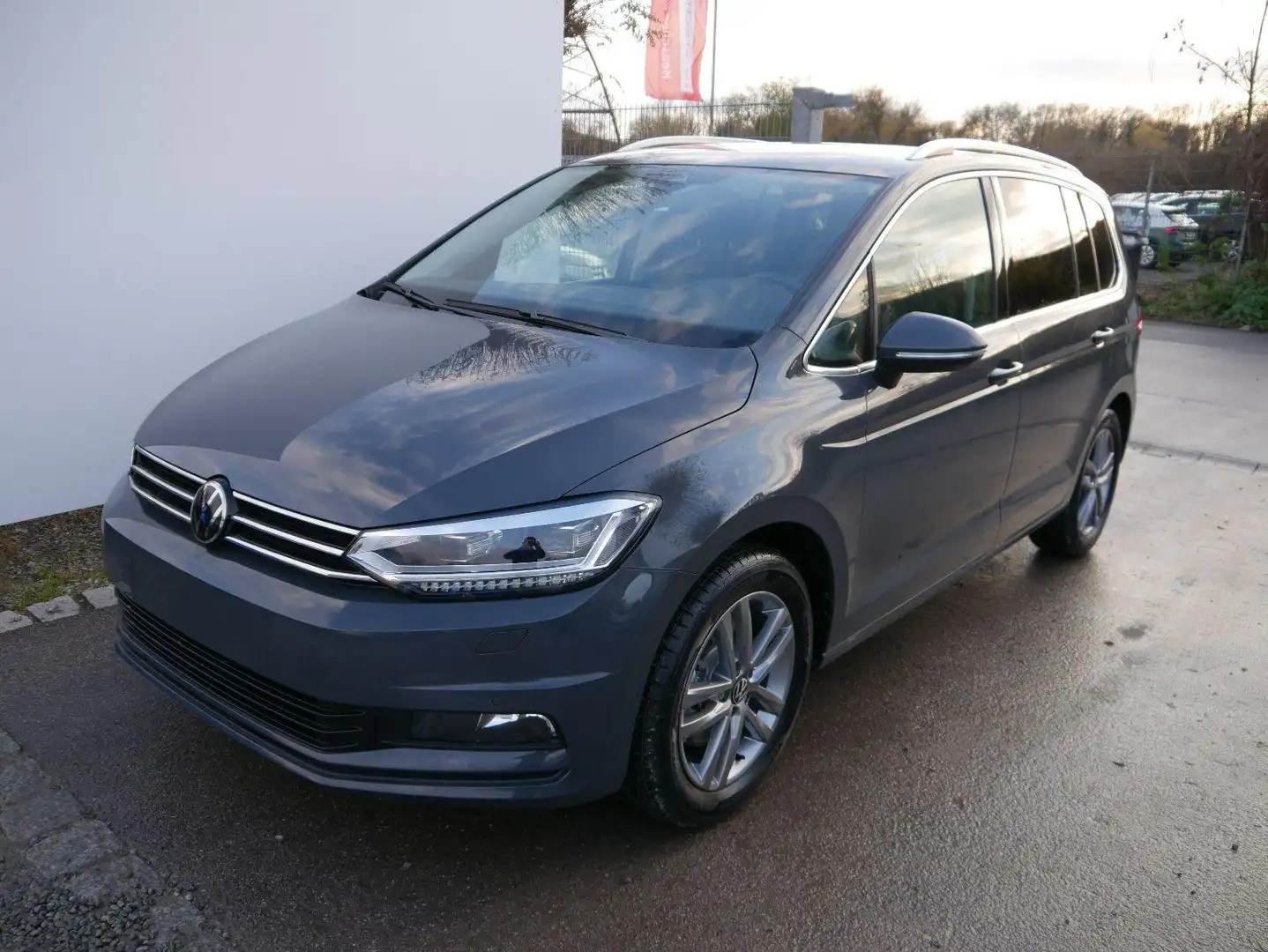 Volkswagen Touran 1.5 TSI COMFORTLINE *7-SITZER*TEMPOMAT*KAMERA*ACC* Grau - 2