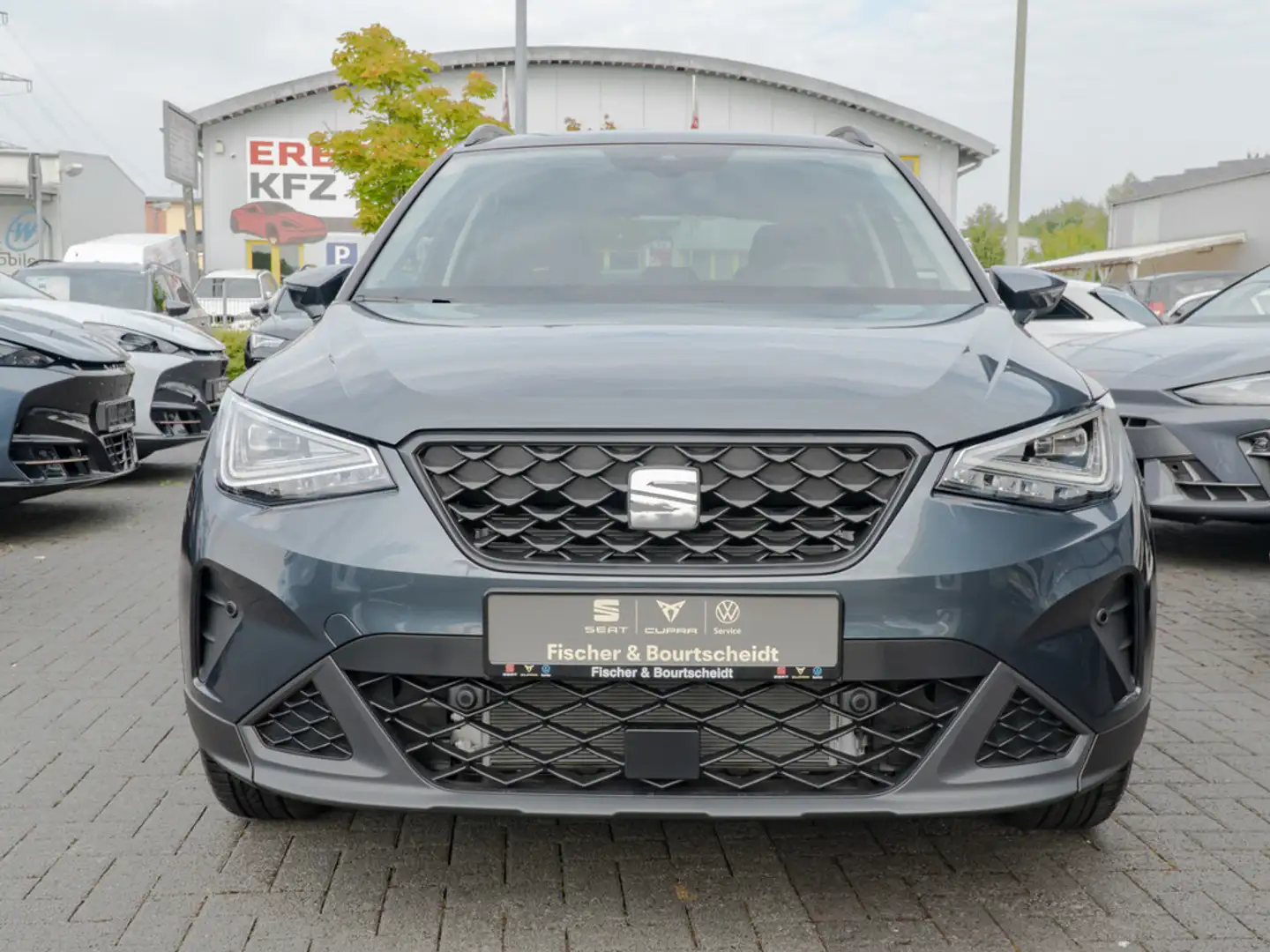 SEAT Arona 1.0 TSI Road Edition NAVI SHZ KESSY KAM Grau - 2