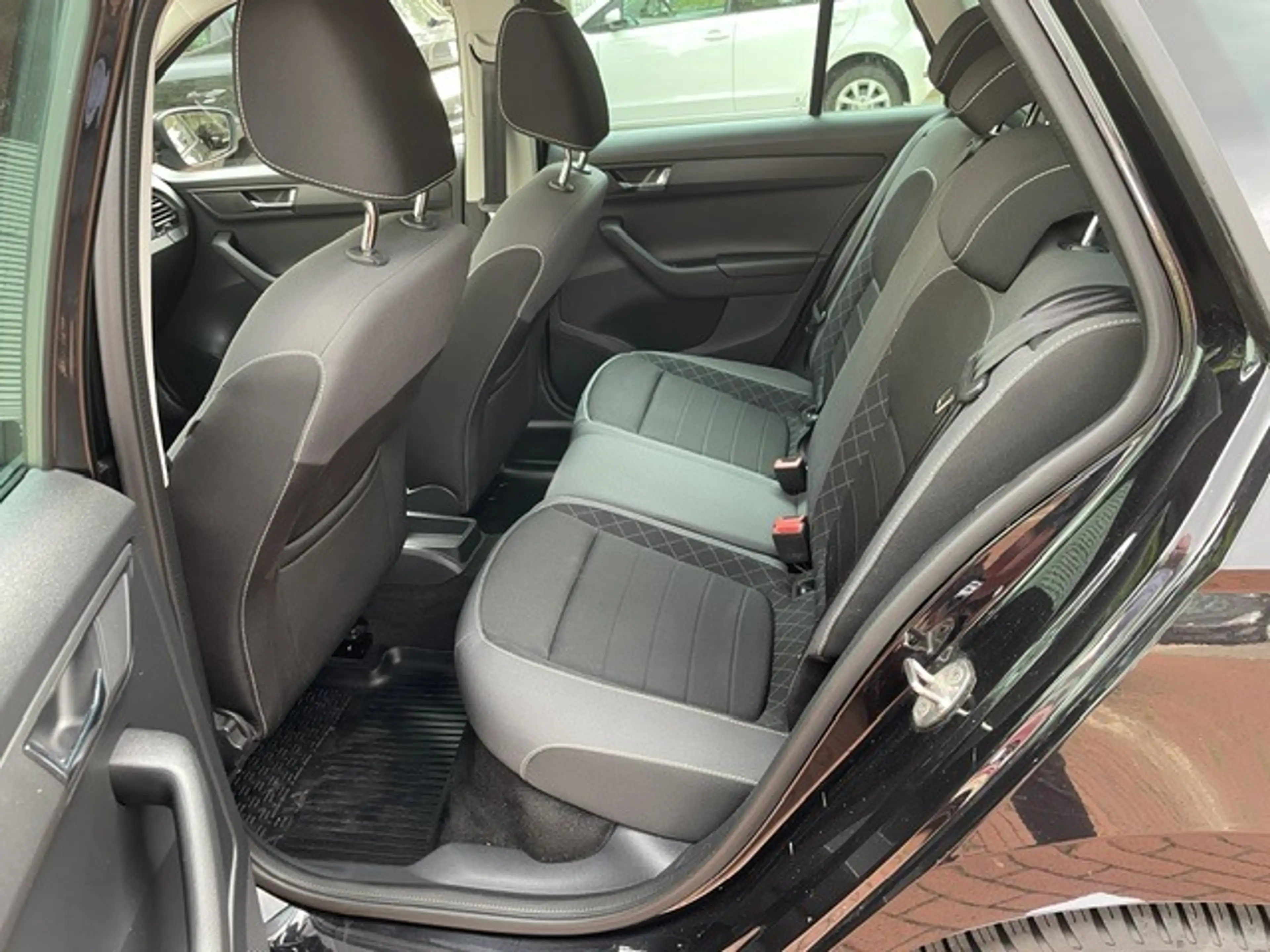 Skoda Fabia Kombi Ambition1.0TSI*Navi*DAB+*Carplay*PDC — photo 6