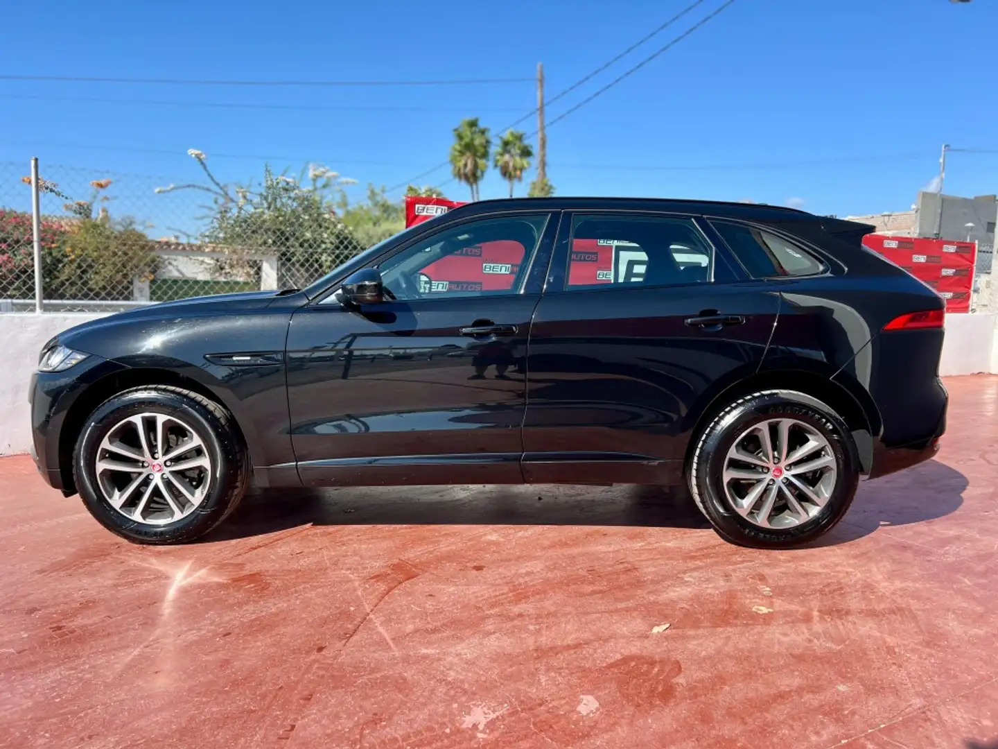 Jaguar F-Pace 2.0i4D R-Sport Aut. AWD 180 Noir - 2