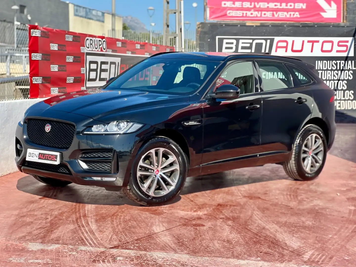 Jaguar F-Pace 2.0i4D R-Sport Aut. AWD 180 Noir - 1