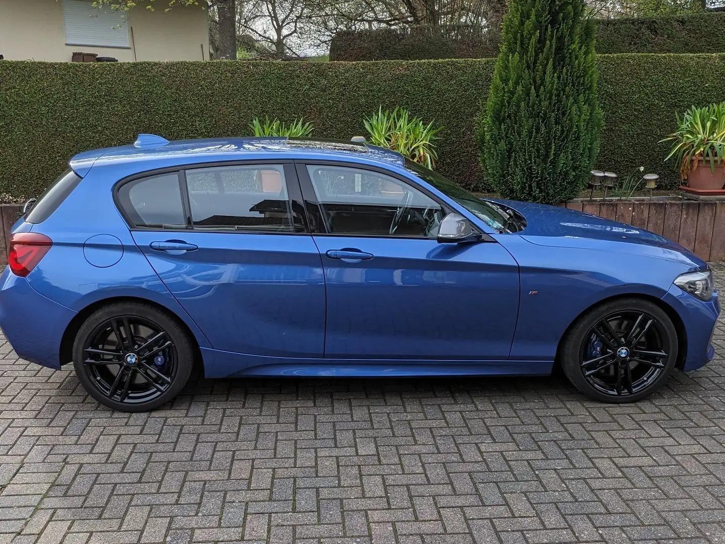 BMW 140 M140i xDrive Sport-Aut. Special Edition Blau - 1