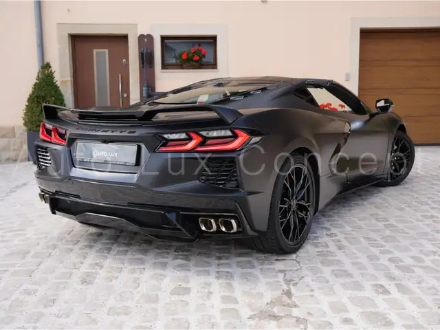 Chevrolet Corvette view 3