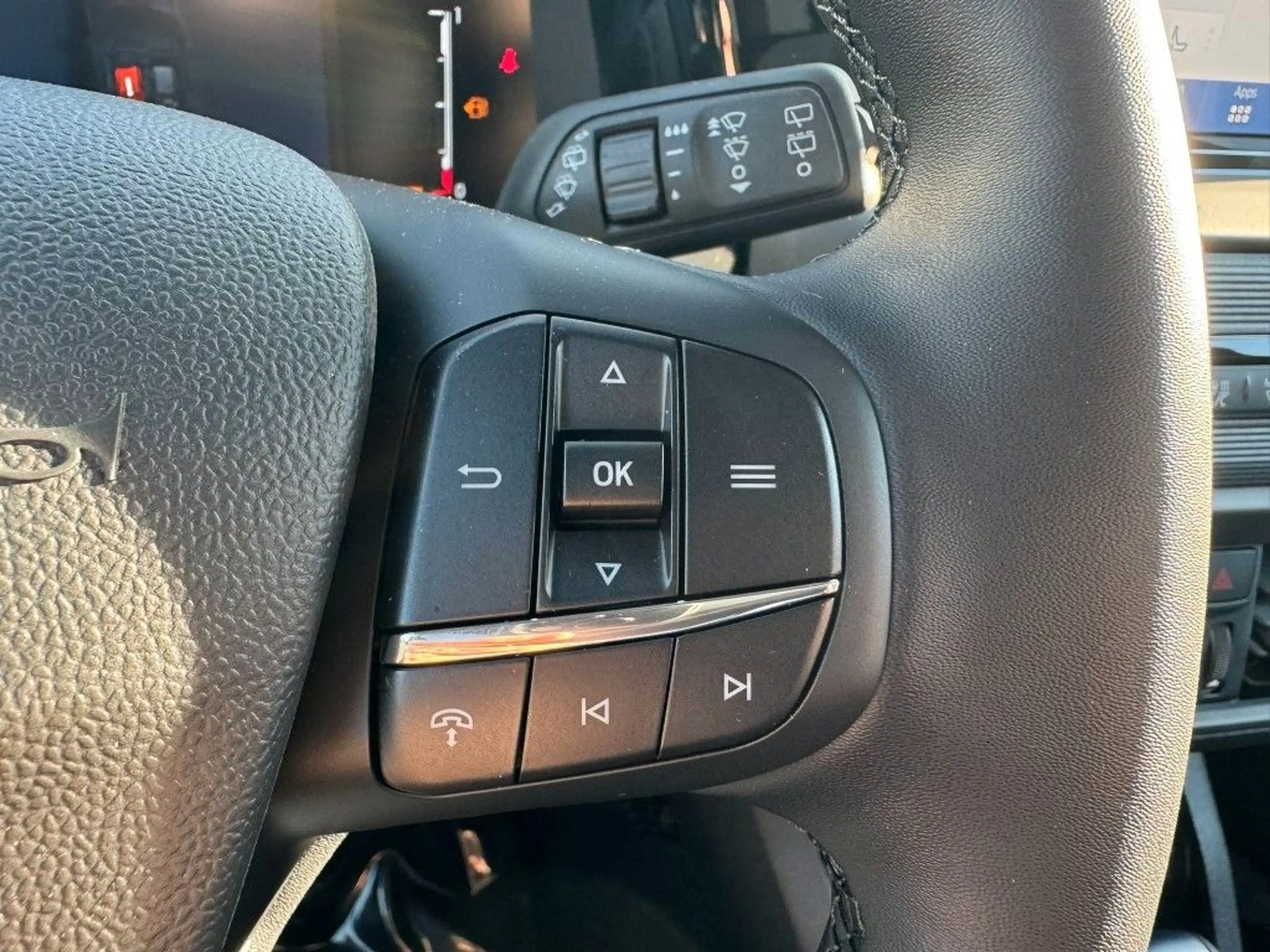 Ford Tourneo Courier Titanium Automatik /KAM/LHZ/SHZ — photo 25