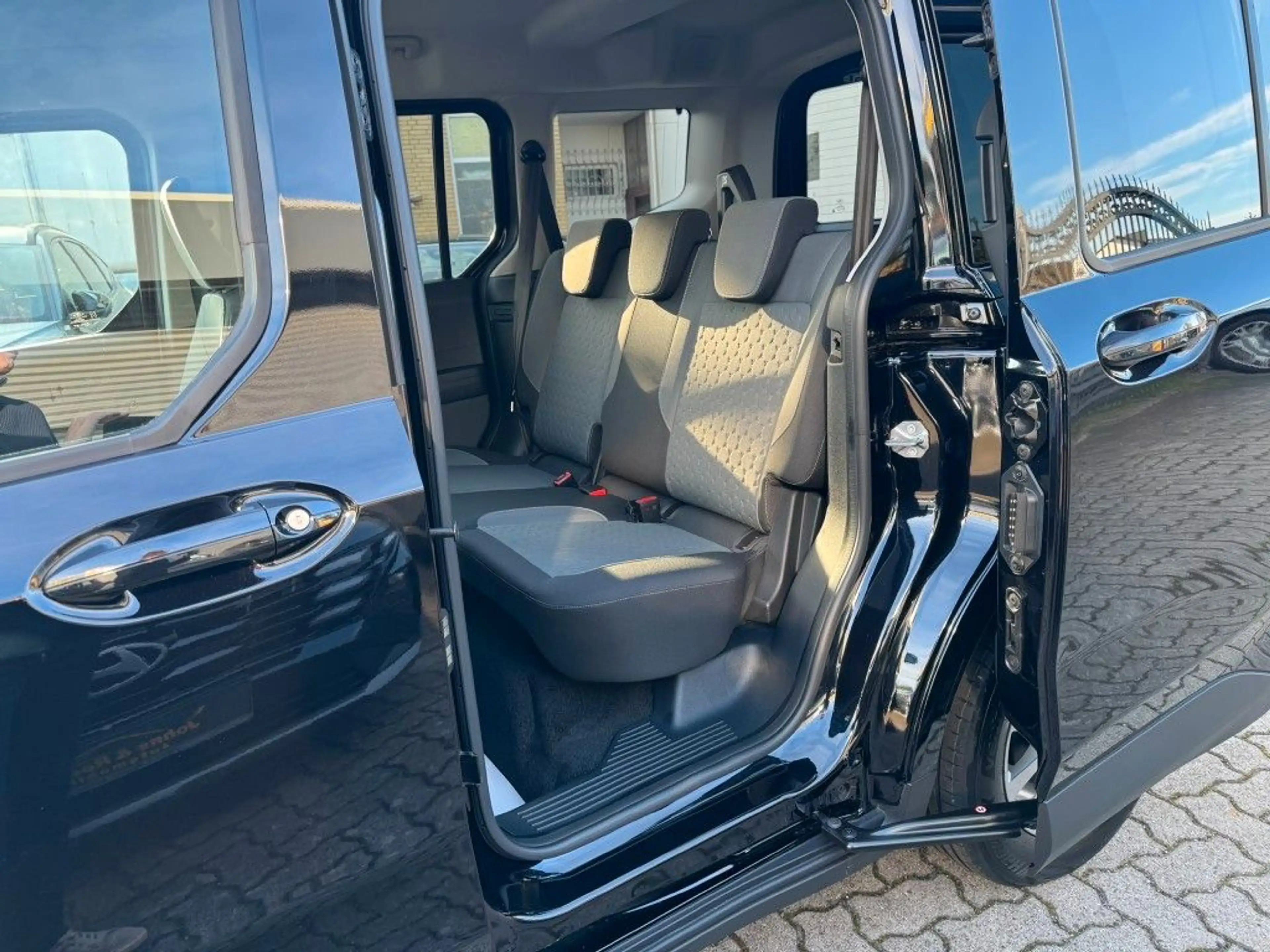 Ford Tourneo Courier Titanium Automatik /KAM/LHZ/SHZ — photo 6