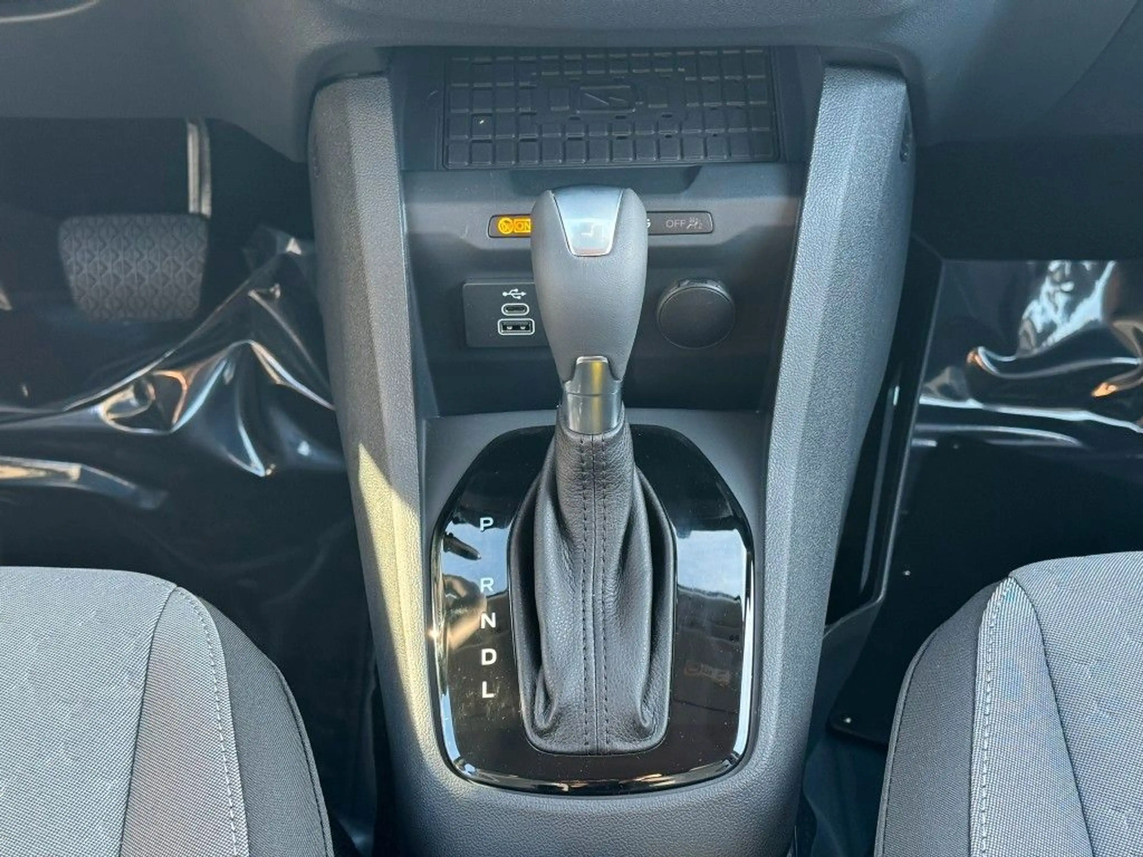 Ford Tourneo Courier Titanium Automatik /KAM/LHZ/SHZ — photo 30