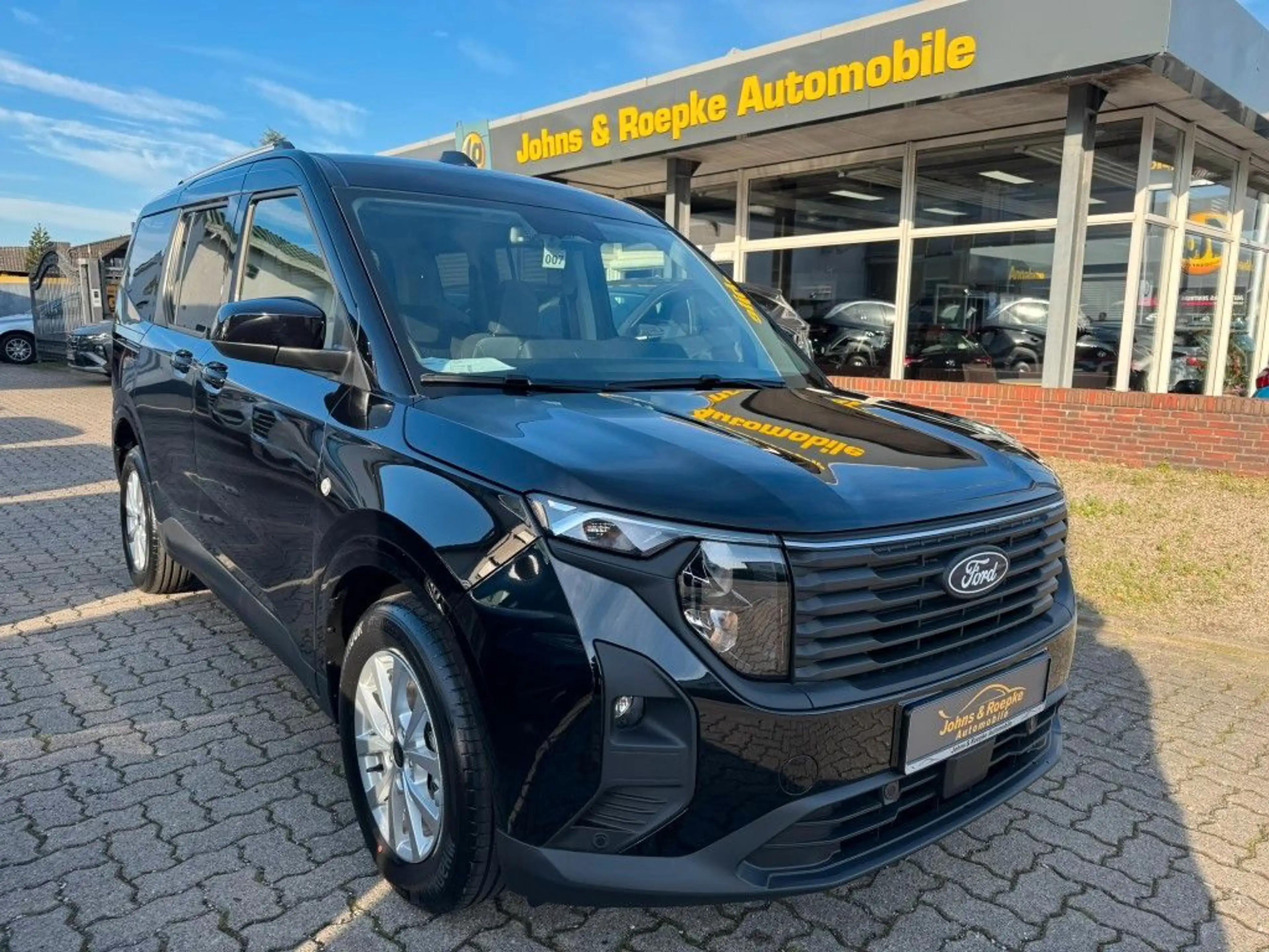 Ford Tourneo Courier Titanium Automatik /KAM/LHZ/SHZ