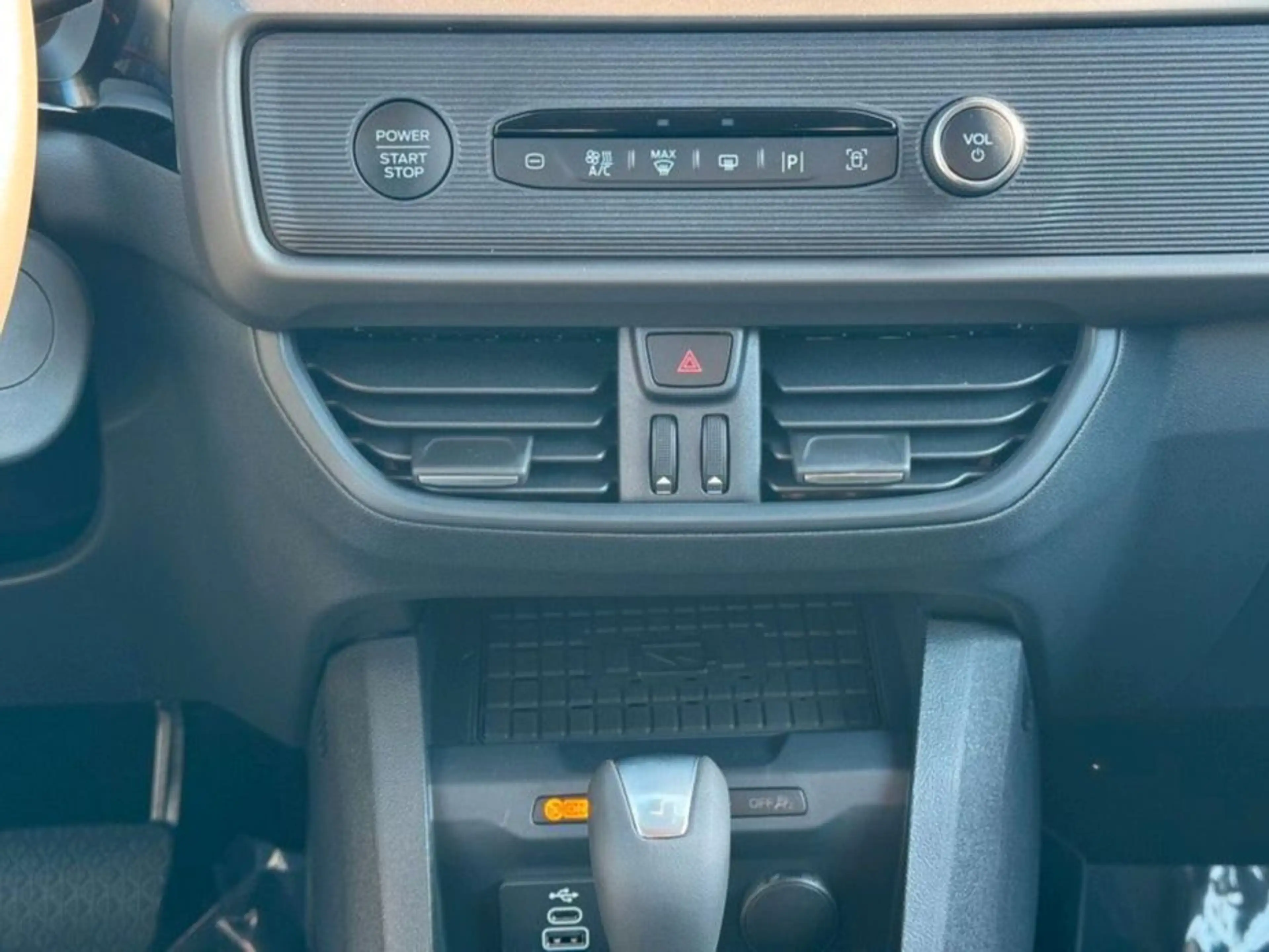 Ford Tourneo Courier Titanium Automatik /KAM/LHZ/SHZ — photo 29