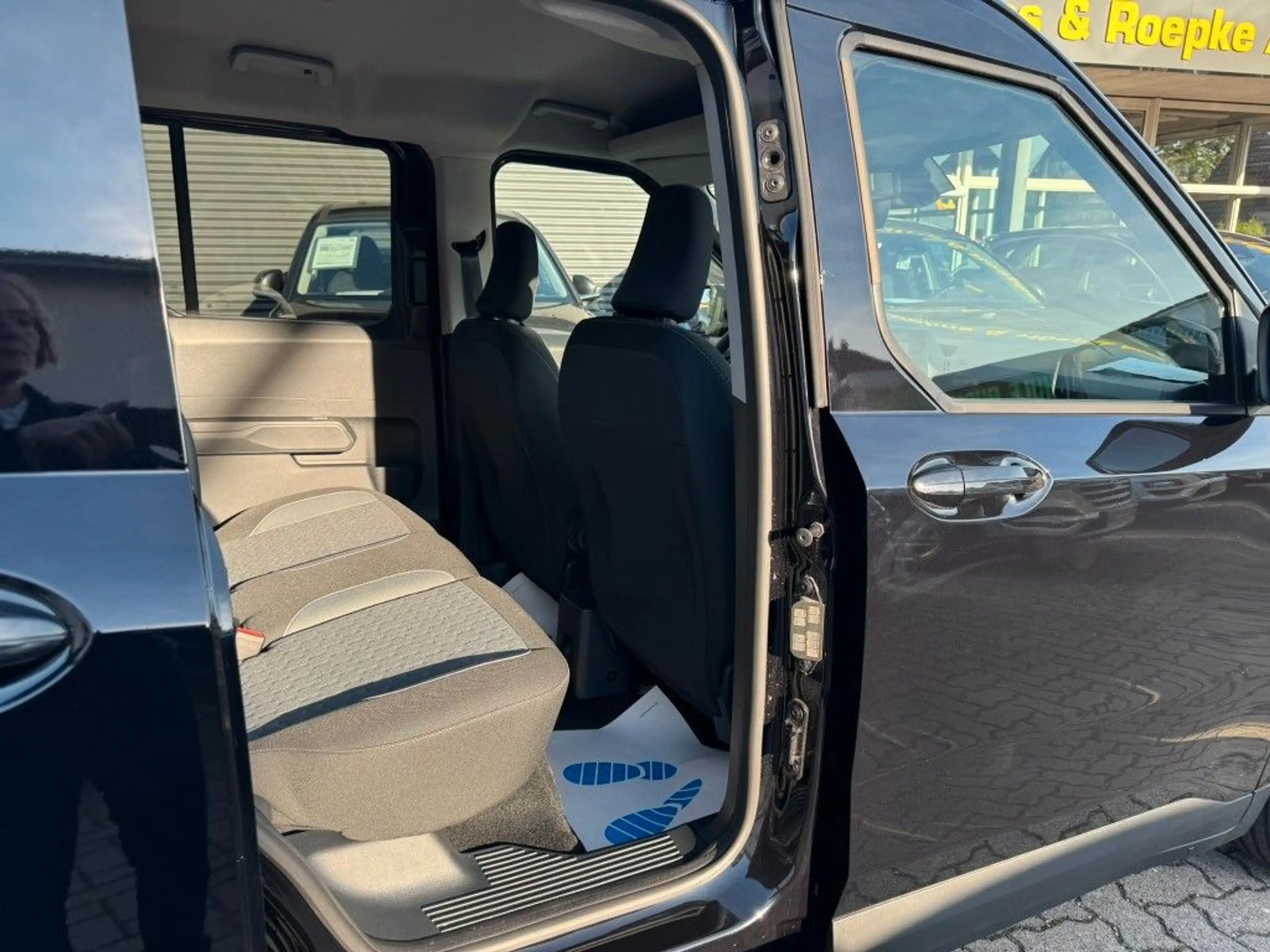 Ford Tourneo Courier Titanium Automatik /KAM/LHZ/SHZ — photo 13