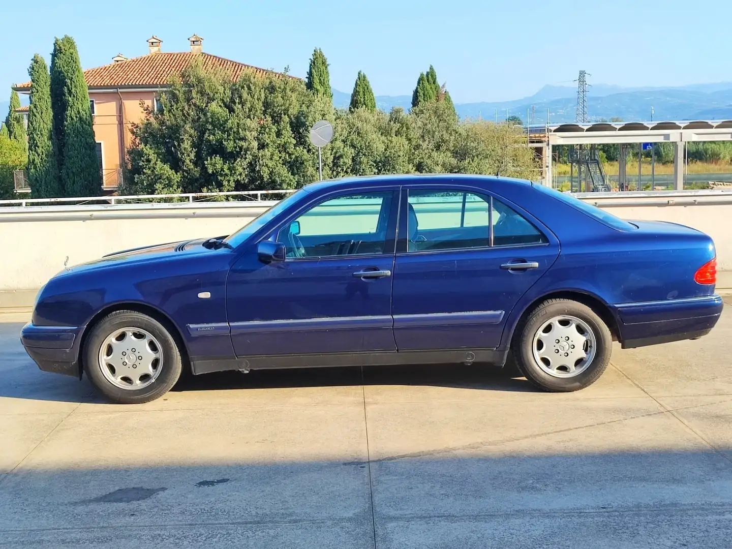 Mercedes-Benz E 200 cat Elegance 140000 km Blu/Azzurro - 2