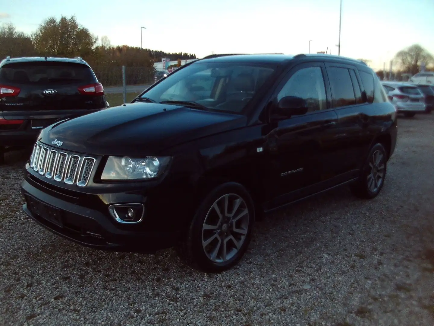 Jeep Compass Limited 4x4 1.Hand Klima Alu AHK Schwarz - 1
