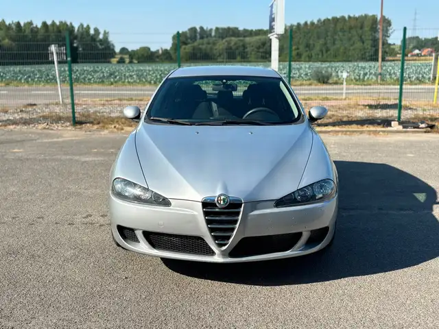 Alfa Romeo 147 Alfa Romeo 147 1.6 essence