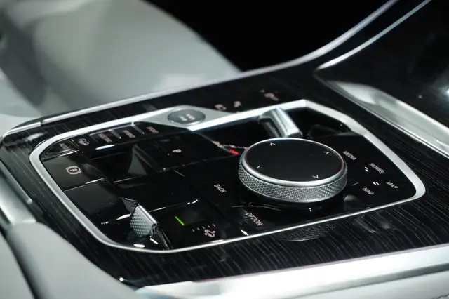 BMW X5 view 25
